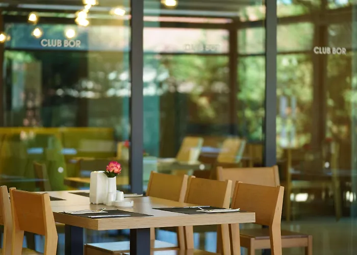 Hotel Hvd Club Bor Ultra - Private & Free Parking 4*